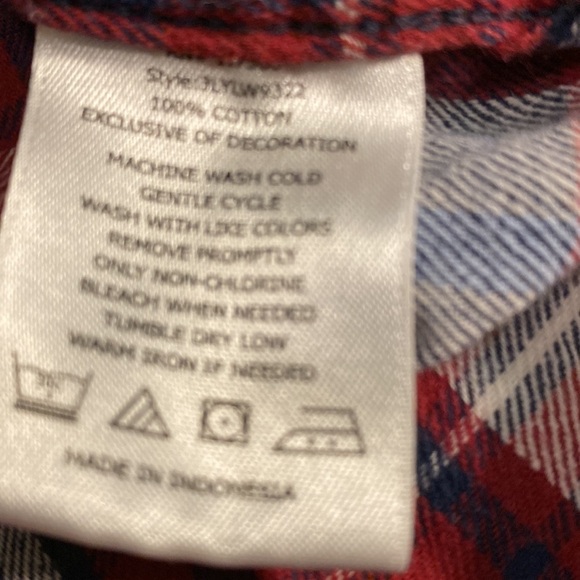Levi’s plaid flannel. Size L. Red/cream/blue. Button down. Long sleeve. Collar. - Picture 12 of 12